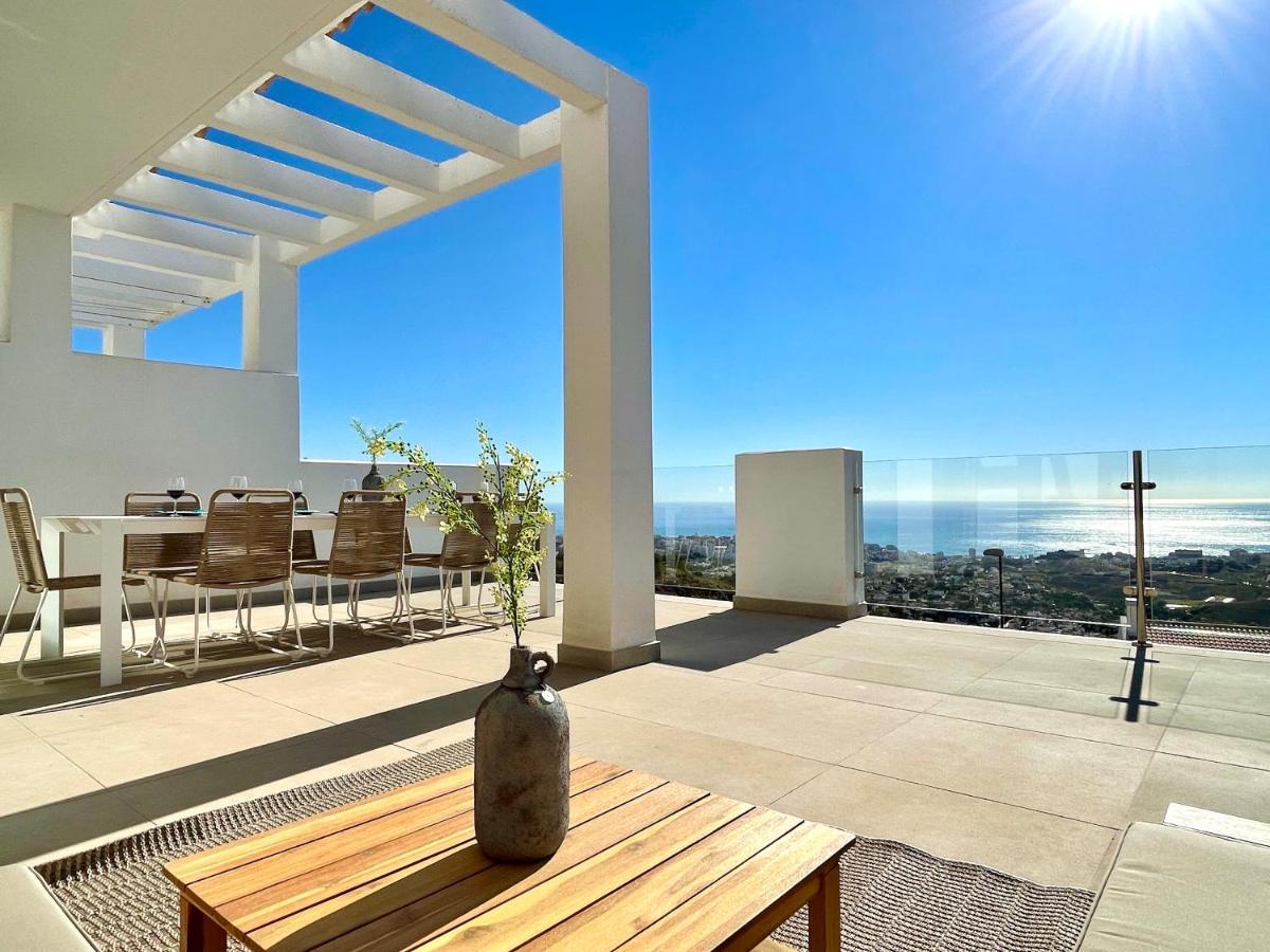 Bayview -superb Luxurious Sea View Penthouse With Private Hot Tub By Solrentspain Appartement Benalmádena