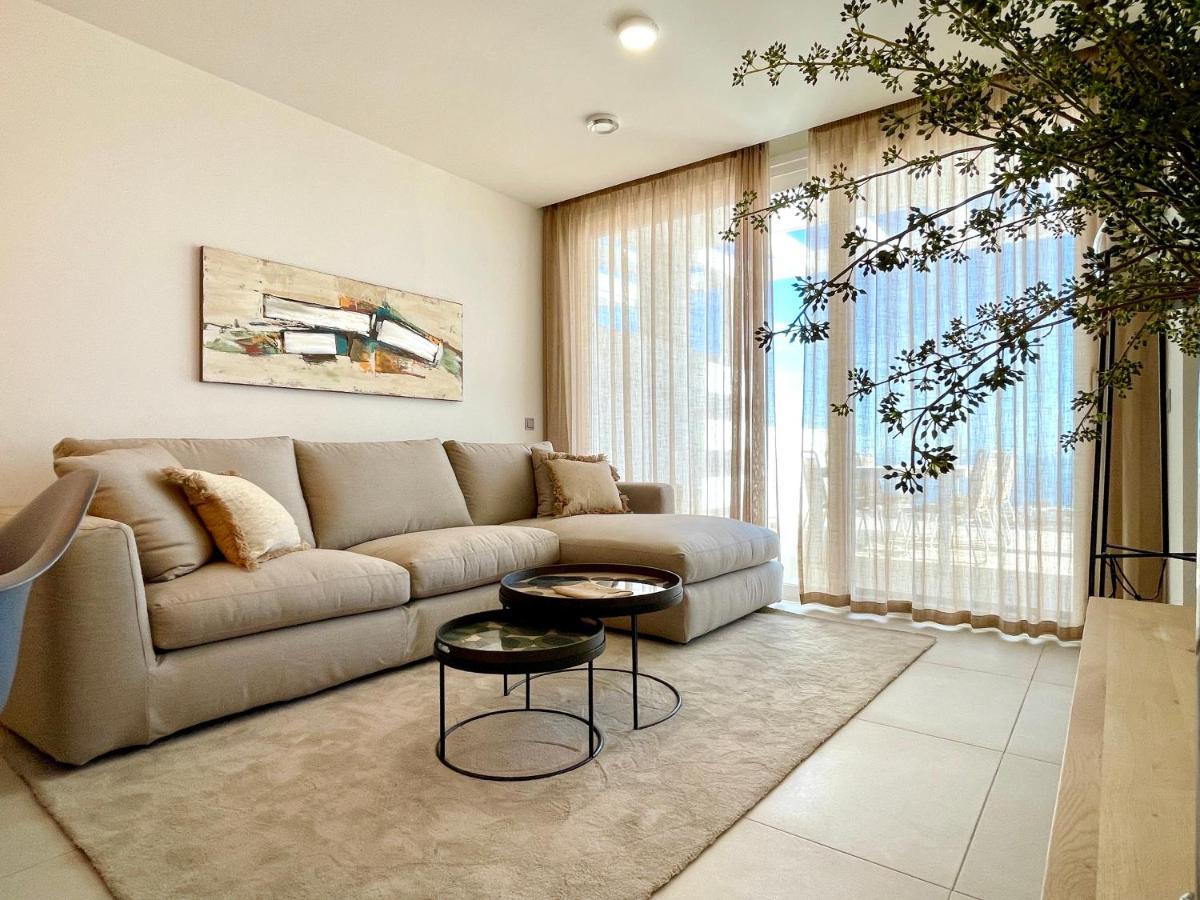 Bayview -superb Luxurious Sea View Penthouse With Private Hot Tub By Solrentspain Appartement