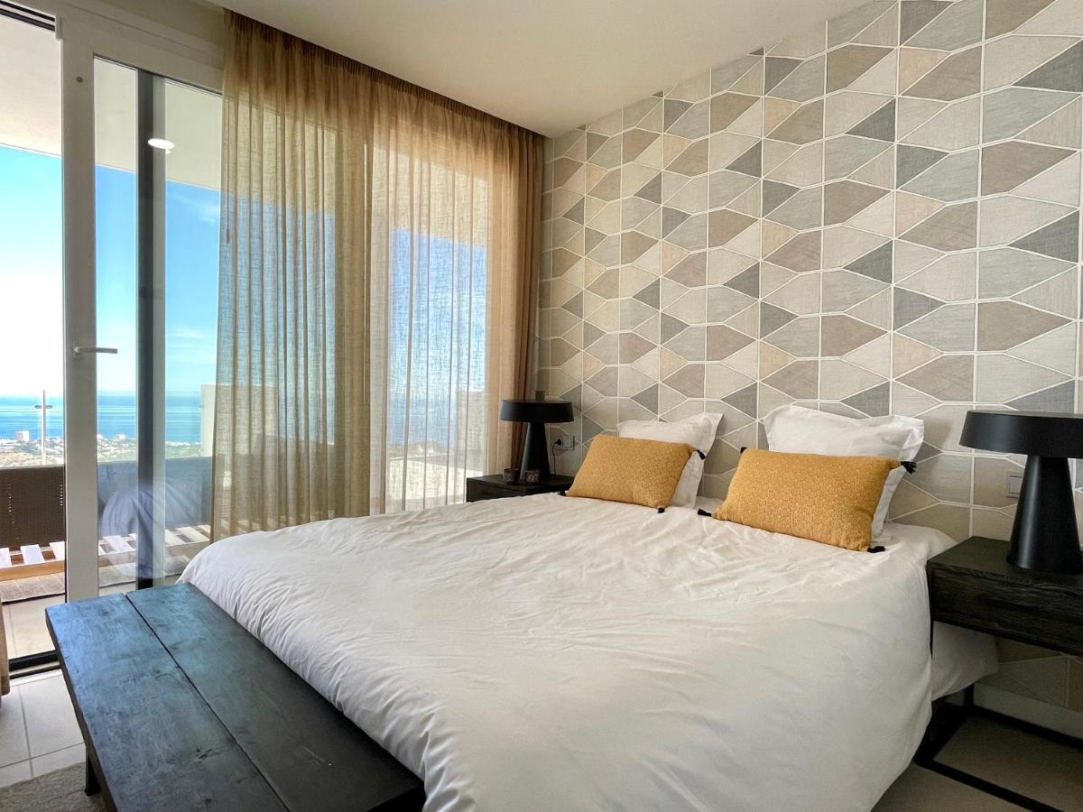 Bayview -superb Luxurious Sea View Penthouse With Private Hot Tub By Solrentspain *