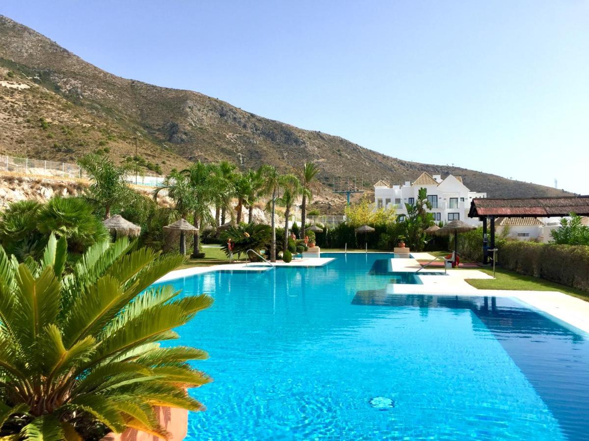 Bayview -superb Luxurious Sea View Penthouse With Private Hot Tub By Solrentspain Appartement *