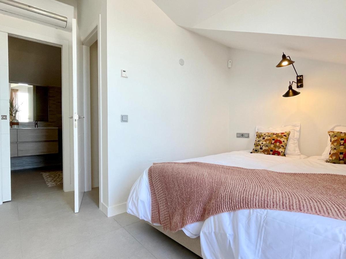 Bayview -superb Luxurious Sea View Penthouse With Private Hot Tub By Solrentspain Appartement