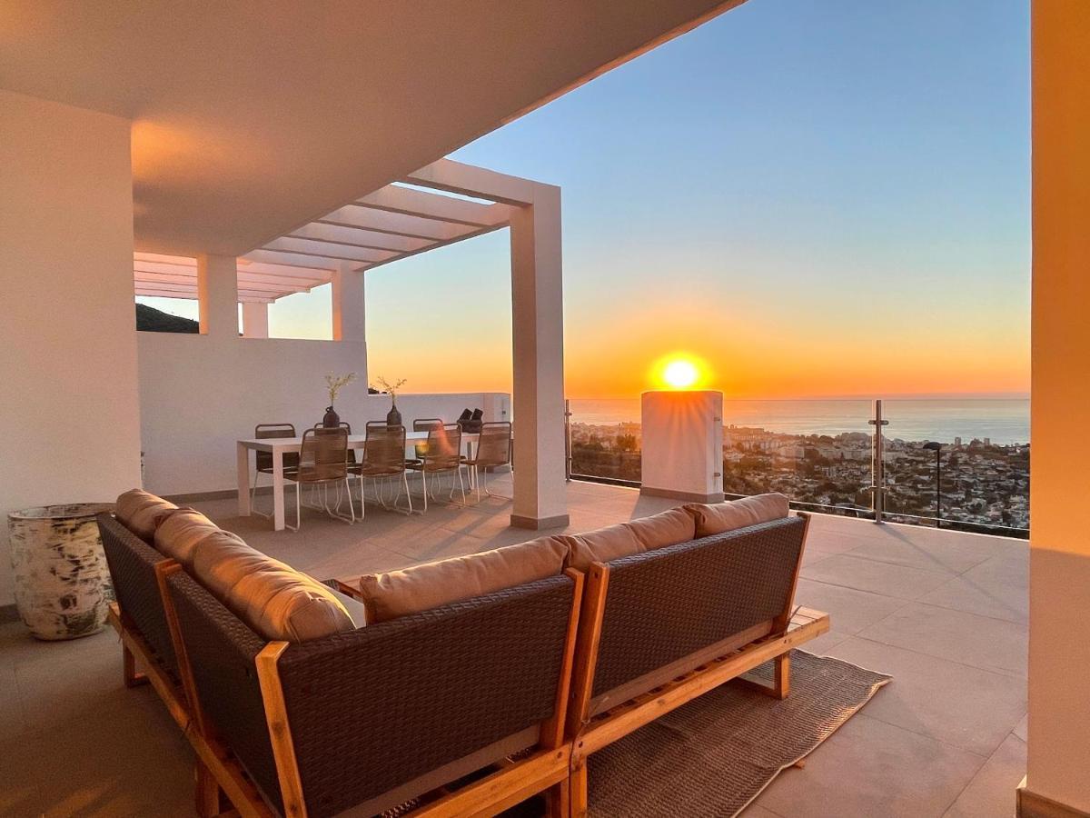 Bayview -superb Luxurious Sea View Penthouse With Private Hot Tub By Solrentspain Appartement *
