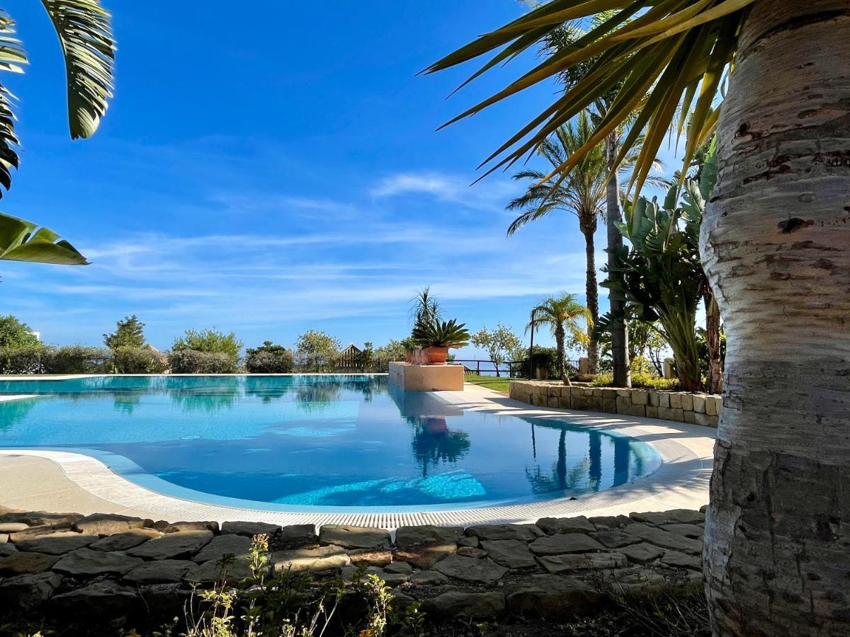 Bayview -superb Luxurious Sea View Penthouse With Private Hot Tub By Solrentspain Appartement
