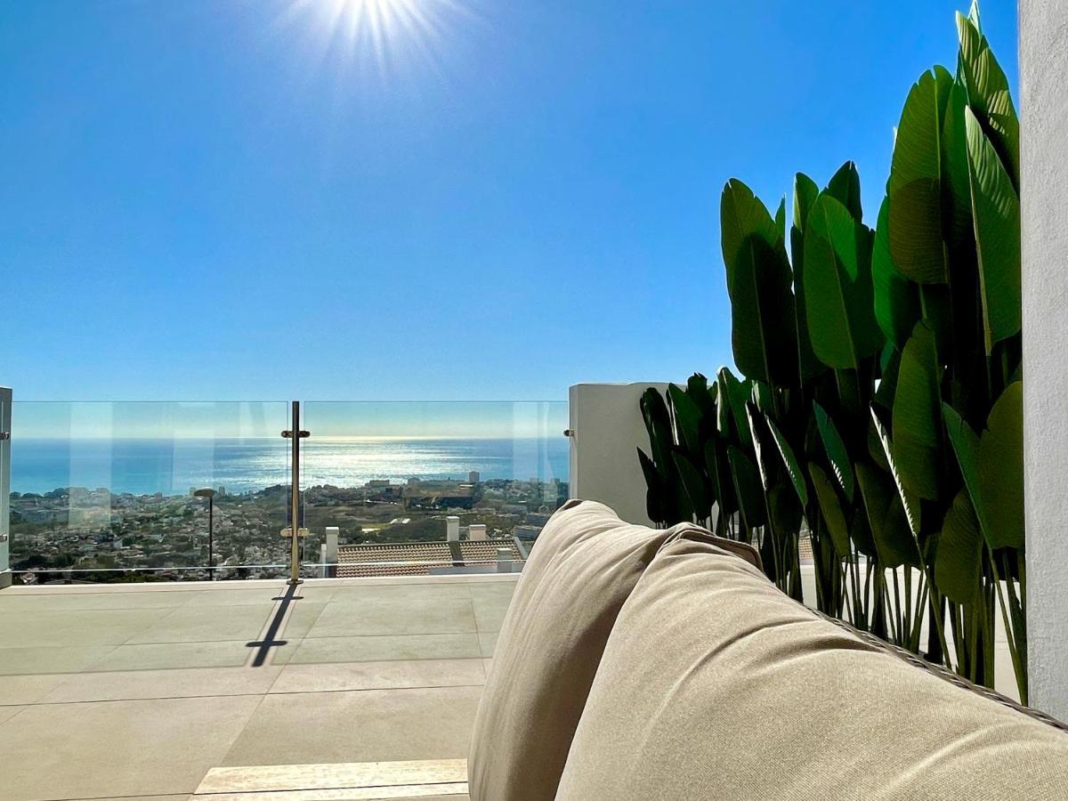 Bayview -superb Luxurious Sea View Penthouse With Private Hot Tub By Solrentspain