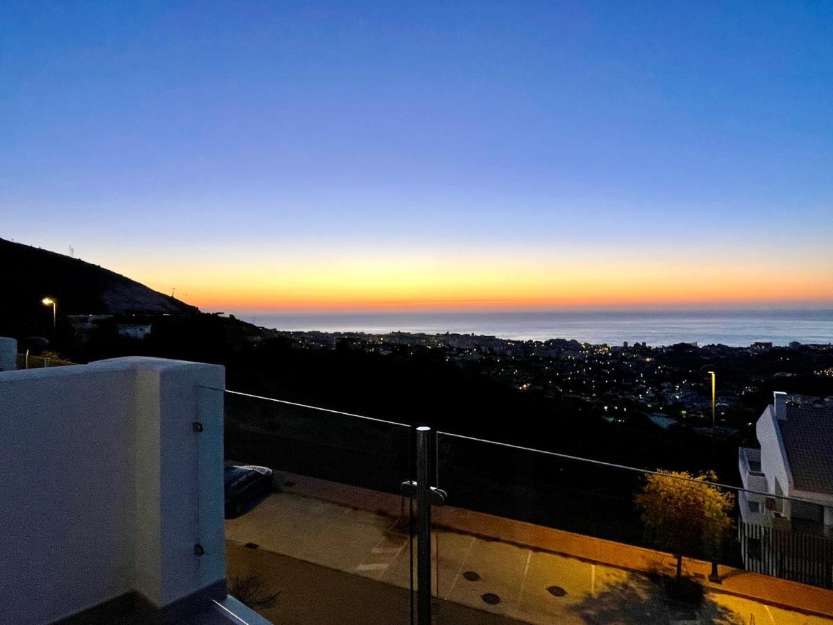 Bayview -superb Luxurious Sea View Penthouse With Private Hot Tub By Solrentspain Appartement *